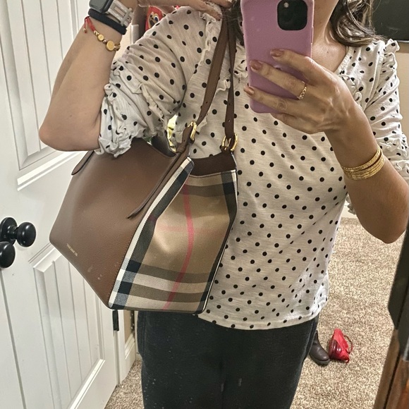 NWT Burberry tote Handbag - Picture 15 of 16